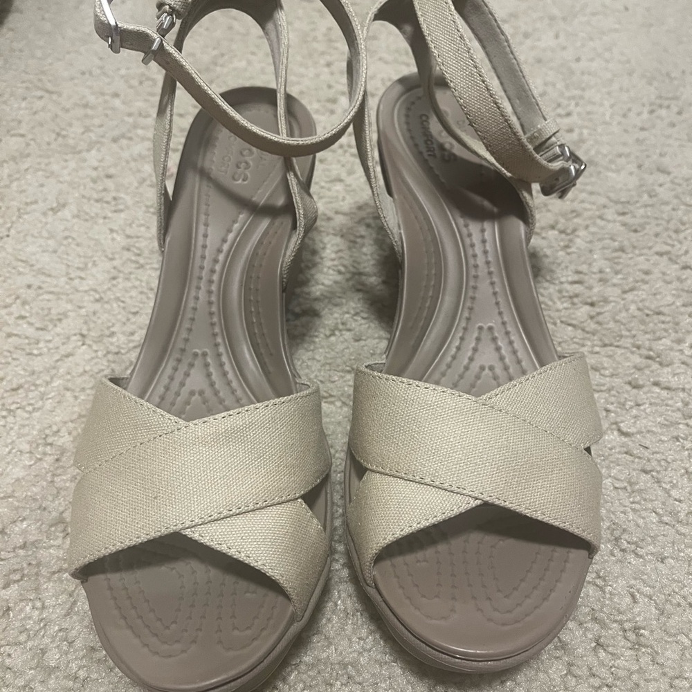 Sexy and Comfort!! Crocs Platform Sandals